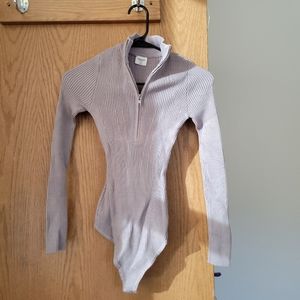Gray Abercrombie & Fitch rib half zip mock neck bodysuit